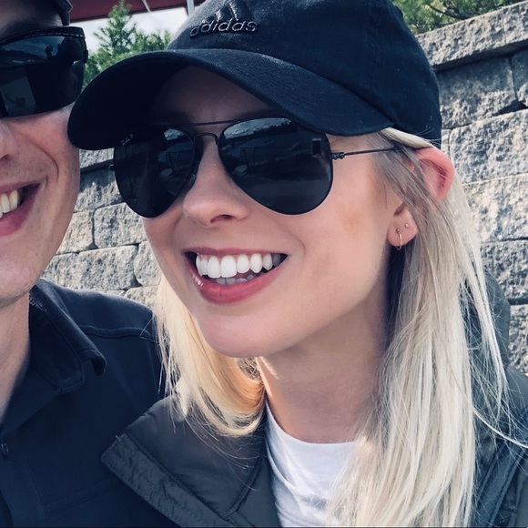 Meet your Posher, Erika - Picture 1 of 1